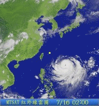 衛星雲圖(資料來源：中央氣象局)，圖中小黃點標示出石垣島的位置。