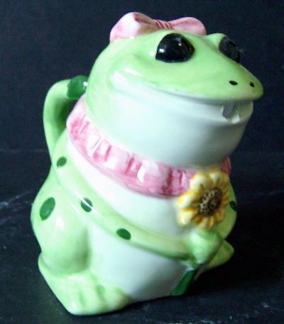Kitchen Set - Frog Creamer