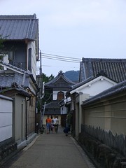 A family walking in Imai Cho